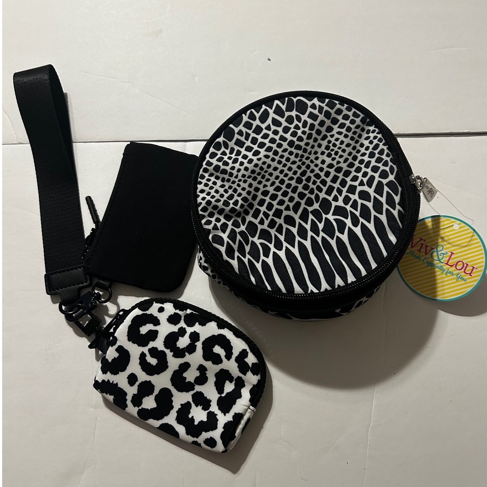 Viv & Lou 3 Pc Multi Pouch Wristlet Set Black White Animal Print Leopard Snake